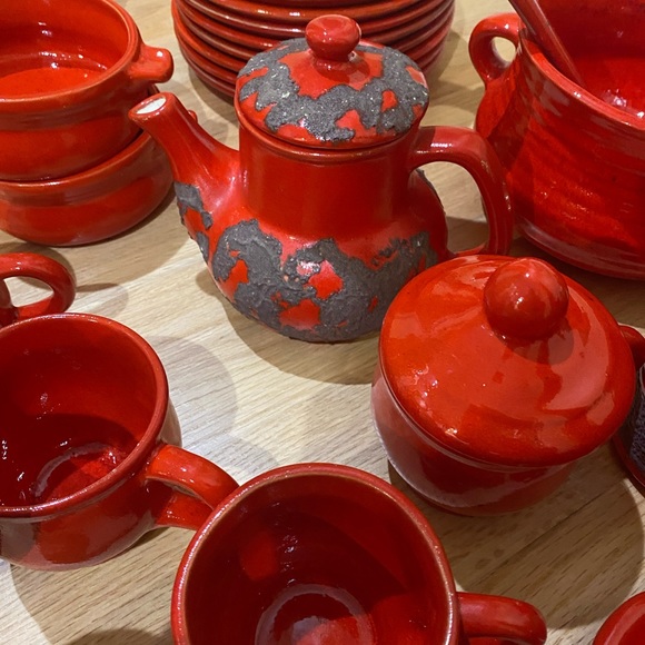 Laurentian Pottery Red / Poterie Laurentienne - Picture 2 of 2